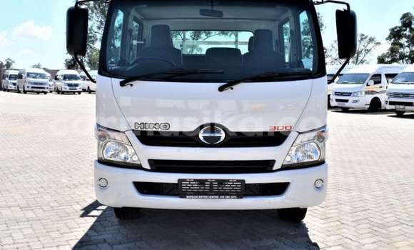 Acheter Occasion Utilitaire Hino 300 Series Blanc à Beitbridge, Matabeleland South Acheter Occasion Utilitaire Hino 300 Series Blanc à Beitbridge, Matabeleland South