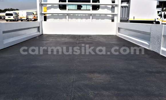 Acheter Occasion Utilitaire Hino 300 Series Blanc à Beitbridge, Matabeleland South Acheter Occasion Utilitaire Hino 300 Series Blanc à Beitbridge, Matabeleland South