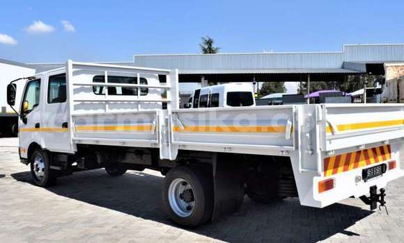 Acheter Occasion Utilitaire Hino 300 Series Blanc à Beitbridge, Matabeleland South Acheter Occasion Utilitaire Hino 300 Series Blanc à Beitbridge, Matabeleland South