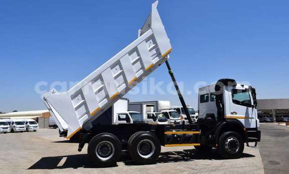 Buy Used Mercedes‒Benz Tipper White Truck in Beitbridge in Matabeleland South Buy Used Mercedes‒Benz Tipper White Truck in Beitbridge in Matabeleland South