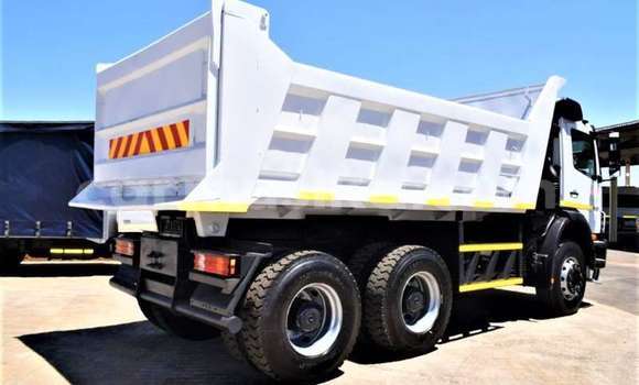Buy Used Mercedes‒Benz Tipper White Truck in Beitbridge in Matabeleland South Buy Used Mercedes‒Benz Tipper White Truck in Beitbridge in Matabeleland South