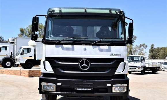 Buy Used Mercedes‒Benz Tipper White Truck in Beitbridge in Matabeleland South Buy Used Mercedes‒Benz Tipper White Truck in Beitbridge in Matabeleland South
