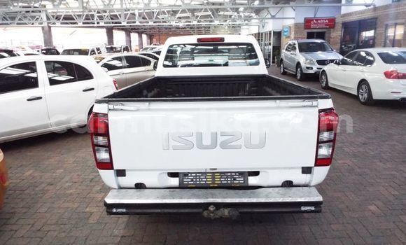 Tenga Tsaru Isuzu KB Chena Mota in Harare in Harare Tenga Tsaru Isuzu KB Chena Mota in Harare in Harare