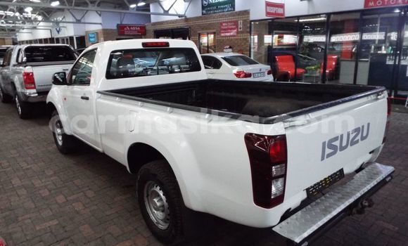 Tenga Tsaru Isuzu KB Chena Mota in Harare in Harare Tenga Tsaru Isuzu KB Chena Mota in Harare in Harare