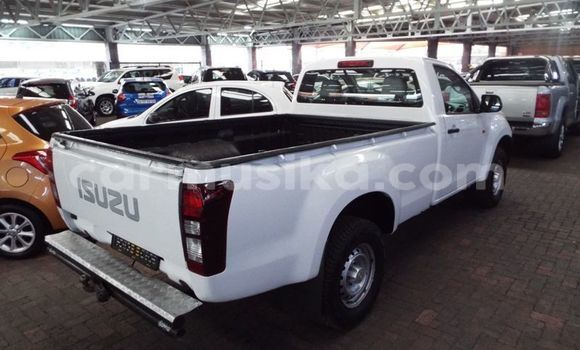 Tenga Tsaru Isuzu KB Chena Mota in Harare in Harare Tenga Tsaru Isuzu KB Chena Mota in Harare in Harare