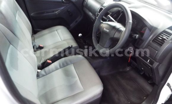 Tenga Tsaru Isuzu KB Chena Mota in Harare in Harare Tenga Tsaru Isuzu KB Chena Mota in Harare in Harare