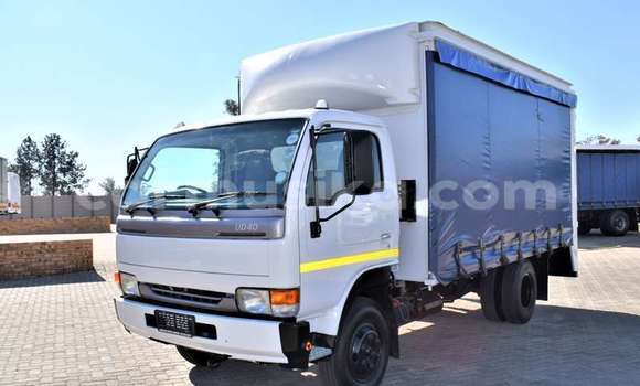 Nunua Ilio tumika Iveco Zeta Nyeupe Lori ndani ya Beitbridge nchini Matabeleland Kusini