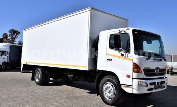 Tenga Tsaru Hino 300 Series Chena Rori in Beitbridge in Matabeleland South Tenga Tsaru Hino 300 Series Chena Rori in Beitbridge in Matabeleland South