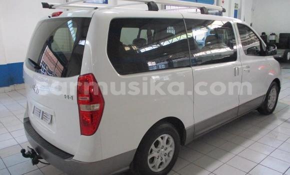 Tenga Tsaru Hyundai H1 Sirivha Mota in Beitbridge in Matabeleland South Tenga Tsaru Hyundai H1 Sirivha Mota in Beitbridge in Matabeleland South