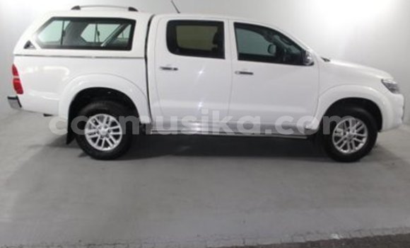 Buy Used Toyota Hilux White Car in Beitbridge in Matabeleland South