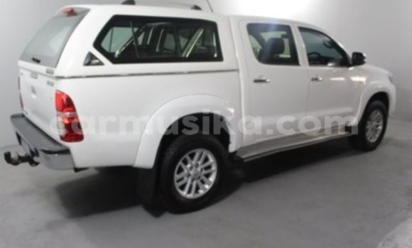 Tenga Tsaru Toyota Hilux Chena Mota in Beitbridge in Matabeleland South Tenga Tsaru Toyota Hilux Chena Mota in Beitbridge in Matabeleland South