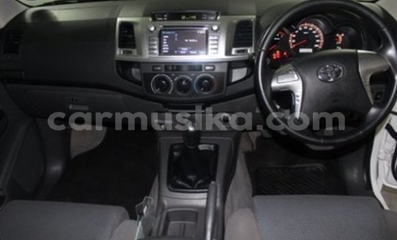 Tenga Tsaru Toyota Hilux Chena Mota in Beitbridge in Matabeleland South Tenga Tsaru Toyota Hilux Chena Mota in Beitbridge in Matabeleland South