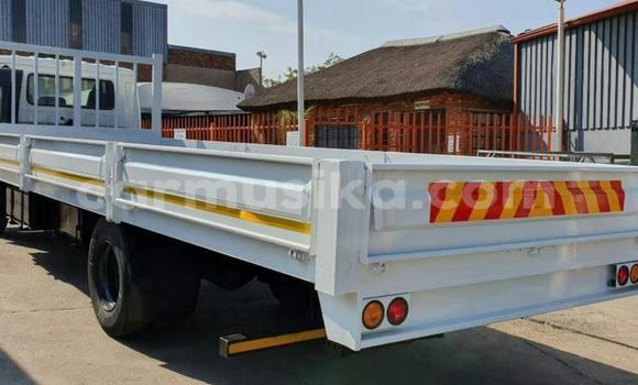 Acheter Occasion Utilitaire Nissan UD Blanc à Beitbridge, Matabeleland South Acheter Occasion Utilitaire Nissan UD Blanc à Beitbridge, Matabeleland South