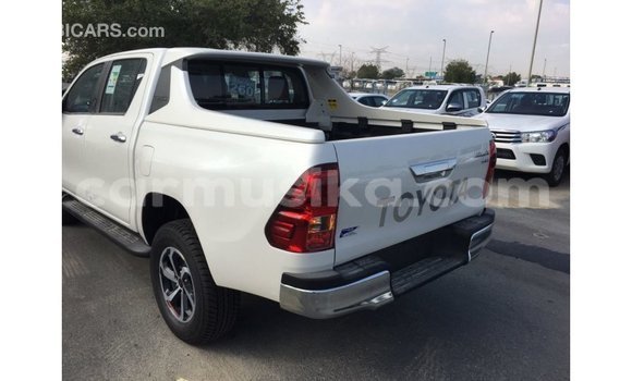 Buy Import Toyota Hilux White Car in Import - Dubai in Harare Buy Import Toyota Hilux White Car in Import - Dubai in Harare