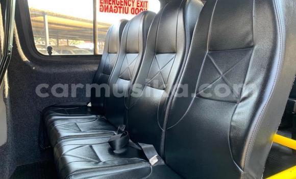 Tenga Tsaru Mercedes‒Benz Sprinter Chena Rori in Beitbridge in Matabeleland South Tenga Tsaru Mercedes‒Benz Sprinter Chena Rori in Beitbridge in Matabeleland South