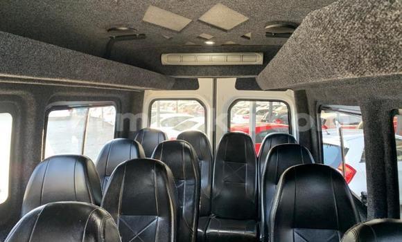 Tenga Tsaru Mercedes‒Benz Sprinter Chena Rori in Beitbridge in Matabeleland South Tenga Tsaru Mercedes‒Benz Sprinter Chena Rori in Beitbridge in Matabeleland South