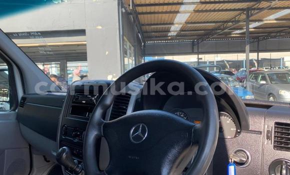 Tenga Tsaru Mercedes‒Benz Sprinter Chena Rori in Beitbridge in Matabeleland South Tenga Tsaru Mercedes‒Benz Sprinter Chena Rori in Beitbridge in Matabeleland South