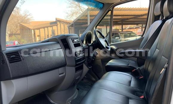 Tenga Tsaru Mercedes‒Benz Sprinter Chena Rori in Beitbridge in Matabeleland South Tenga Tsaru Mercedes‒Benz Sprinter Chena Rori in Beitbridge in Matabeleland South