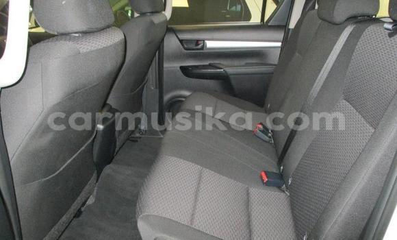 Acheter Occasion Voiture Toyota Hilux Blanc à Beitbridge, Matabeleland South Acheter Occasion Voiture Toyota Hilux Blanc à Beitbridge, Matabeleland South