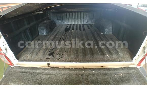 Acheter Occasion Voiture Toyota Hilux Blanc à Beitbridge, Matabeleland South Acheter Occasion Voiture Toyota Hilux Blanc à Beitbridge, Matabeleland South