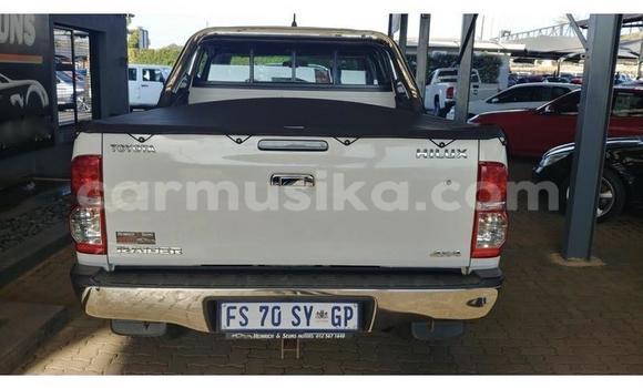 Acheter Occasion Voiture Toyota Hilux Blanc à Beitbridge, Matabeleland South Acheter Occasion Voiture Toyota Hilux Blanc à Beitbridge, Matabeleland South
