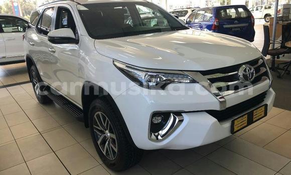 Nunua Ilio tumika Toyota Fortuner Nyeupe Gari ndani ya Beitbridge nchini Matabeleland Kusini