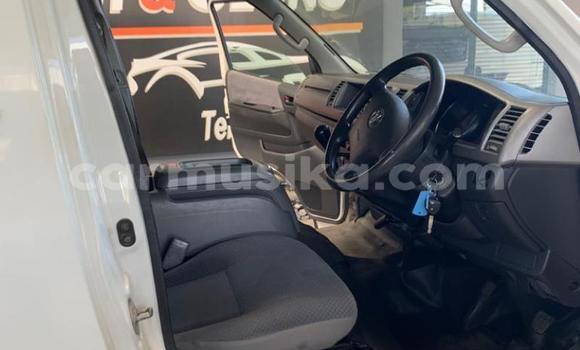 Tenga Tsaru Toyota Hiace Chena Mota in Beitbridge in Matabeleland South Tenga Tsaru Toyota Hiace Chena Mota in Beitbridge in Matabeleland South