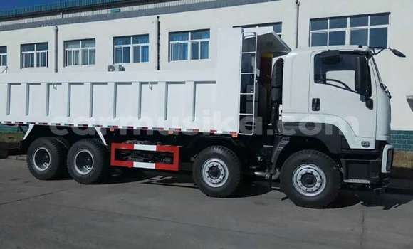 Nunua Ilio tumika Isuzu FTR 850 Nyeupe Lori ndani ya Beitbridge nchini Matabeleland Kusini