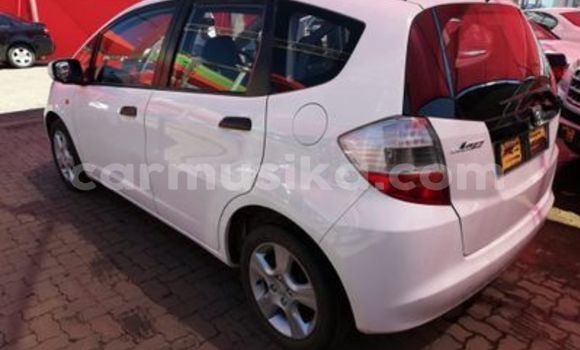 Nunua Ilio tumika Honda Fit Nyeupe Gari ndani ya Beitbridge nchini Matabeleland Kusini Nunua Ilio tumika Honda Fit Nyeupe Gari ndani ya Beitbridge nchini Matabeleland Kusini