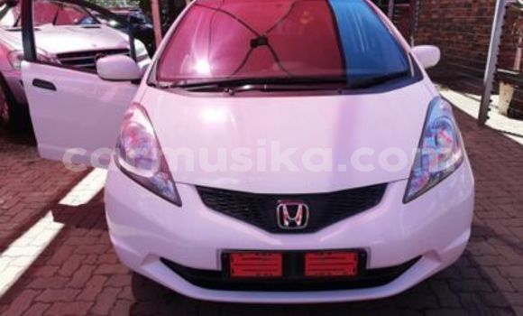 Nunua Ilio tumika Honda Fit Nyeupe Gari ndani ya Beitbridge nchini Matabeleland Kusini Nunua Ilio tumika Honda Fit Nyeupe Gari ndani ya Beitbridge nchini Matabeleland Kusini