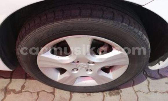 Nunua Ilio tumika Honda Fit Nyeupe Gari ndani ya Beitbridge nchini Matabeleland Kusini Nunua Ilio tumika Honda Fit Nyeupe Gari ndani ya Beitbridge nchini Matabeleland Kusini