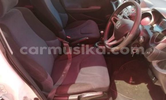 Nunua Ilio tumika Honda Fit Nyeupe Gari ndani ya Beitbridge nchini Matabeleland Kusini Nunua Ilio tumika Honda Fit Nyeupe Gari ndani ya Beitbridge nchini Matabeleland Kusini