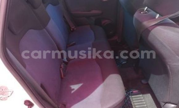 Nunua Ilio tumika Honda Fit Nyeupe Gari ndani ya Beitbridge nchini Matabeleland Kusini Nunua Ilio tumika Honda Fit Nyeupe Gari ndani ya Beitbridge nchini Matabeleland Kusini