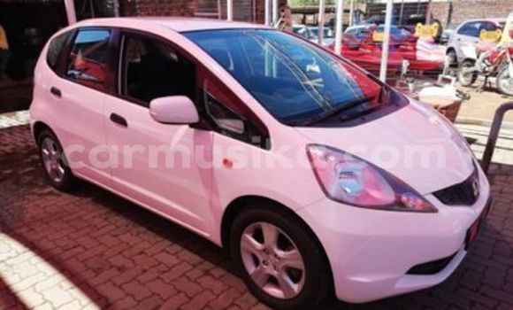 Nunua Ilio tumika Honda Fit Nyeupe Gari ndani ya Beitbridge nchini Matabeleland Kusini Nunua Ilio tumika Honda Fit Nyeupe Gari ndani ya Beitbridge nchini Matabeleland Kusini