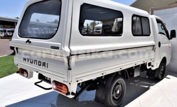 Acheter Occasion Voiture Hyundai H200 Blanc à Beitbridge, Matabeleland South Acheter Occasion Voiture Hyundai H200 Blanc à Beitbridge, Matabeleland South