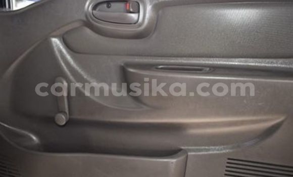 Acheter Occasion Voiture Hyundai H200 Blanc à Beitbridge, Matabeleland South Acheter Occasion Voiture Hyundai H200 Blanc à Beitbridge, Matabeleland South