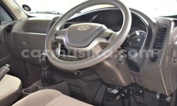 Acheter Occasion Voiture Hyundai H200 Blanc à Beitbridge, Matabeleland South Acheter Occasion Voiture Hyundai H200 Blanc à Beitbridge, Matabeleland South