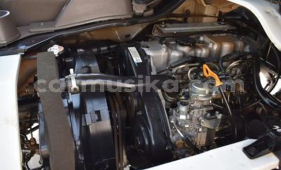 Acheter Occasion Voiture Hyundai H200 Blanc à Beitbridge, Matabeleland South Acheter Occasion Voiture Hyundai H200 Blanc à Beitbridge, Matabeleland South