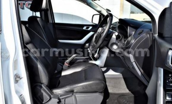 Acheter Occasion Voiture Mazda BT-50 Blanc à Beitbridge, Matabeleland South Acheter Occasion Voiture Mazda BT-50 Blanc à Beitbridge, Matabeleland South