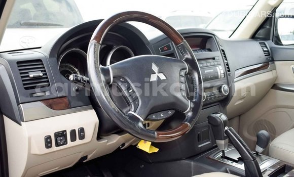 Acheter Import Voiture Mitsubishi Pajero Noir à Import - Dubai, Harare Acheter Import Voiture Mitsubishi Pajero Noir à Import - Dubai, Harare