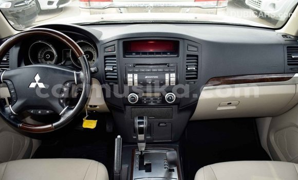 Acheter Import Voiture Mitsubishi Pajero Noir à Import - Dubai, Harare Acheter Import Voiture Mitsubishi Pajero Noir à Import - Dubai, Harare