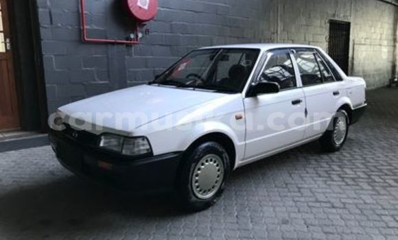 Acheter Occasion Voiture Mazda 323 Blanc à Beitbridge, Matabeleland South