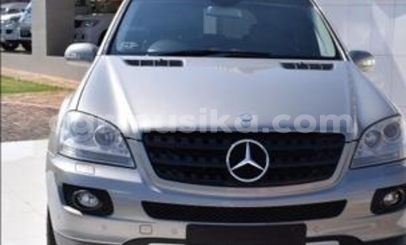 Nunua Ilio tumika Mercedes‒Benz ML–Class Fedha Gari ndani ya Beitbridge nchini Matabeleland Kusini Nunua Ilio tumika Mercedes‒Benz ML–Class Fedha Gari ndani ya Beitbridge nchini Matabeleland Kusini