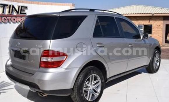 Nunua Ilio tumika Mercedes‒Benz ML–Class Fedha Gari ndani ya Beitbridge nchini Matabeleland Kusini Nunua Ilio tumika Mercedes‒Benz ML–Class Fedha Gari ndani ya Beitbridge nchini Matabeleland Kusini