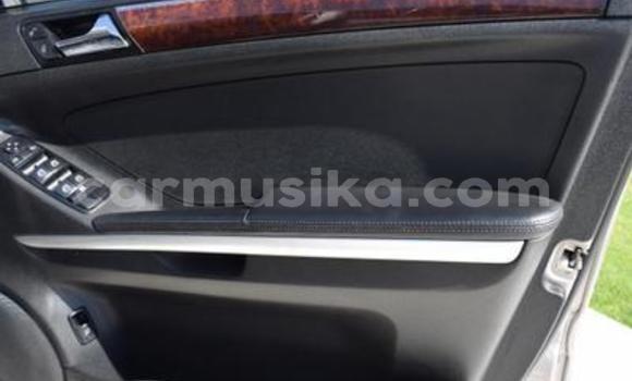 Nunua Ilio tumika Mercedes‒Benz ML–Class Fedha Gari ndani ya Beitbridge nchini Matabeleland Kusini Nunua Ilio tumika Mercedes‒Benz ML–Class Fedha Gari ndani ya Beitbridge nchini Matabeleland Kusini