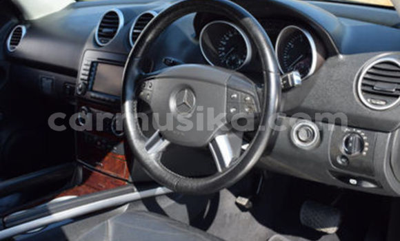 Nunua Ilio tumika Mercedes‒Benz ML–Class Fedha Gari ndani ya Beitbridge nchini Matabeleland Kusini Nunua Ilio tumika Mercedes‒Benz ML–Class Fedha Gari ndani ya Beitbridge nchini Matabeleland Kusini