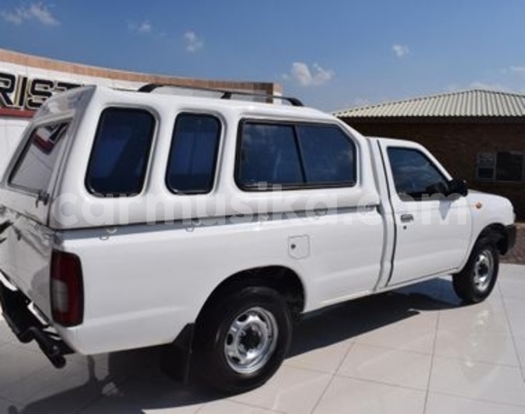 Big with watermark nissan np 300 matabeleland south beitbridge 14664