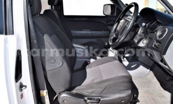 Acheter Occasion Voiture Mazda BT-50 Blanc à Beitbridge, Matabeleland South Acheter Occasion Voiture Mazda BT-50 Blanc à Beitbridge, Matabeleland South