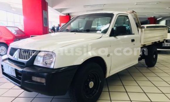 Nunua Ilio tumika Mitsubishi Colt Nyeupe Gari ndani ya Beitbridge nchini Matabeleland Kusini Nunua Ilio tumika Mitsubishi Colt Nyeupe Gari ndani ya Beitbridge nchini Matabeleland Kusini