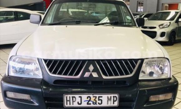 Nunua Ilio tumika Mitsubishi Colt Nyeupe Gari ndani ya Beitbridge nchini Matabeleland Kusini Nunua Ilio tumika Mitsubishi Colt Nyeupe Gari ndani ya Beitbridge nchini Matabeleland Kusini